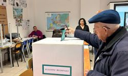 İtalya'da halk üç büyük bölgesinde seçim için sandık başında