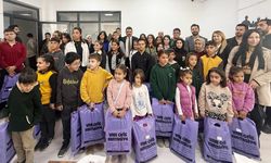 Kaymakam Gilan’dan dereceye giren öğrencilere ödül