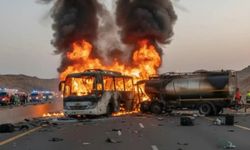 Yolcusu otobüsü tankere çarptı: 45 umreci hayatını kaybetti