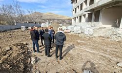 Müdür Aras, Gevaş Yunus Emre Ortaokulu inşaatında incelemelerde bulundu