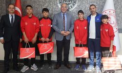 Öğrencilerden Müdürü Aras’a ziyaret