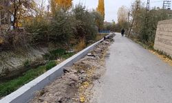 Van Şamran Kanalı’na koruma duvarı ve korkuluk