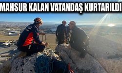 Van’da kayalıklarda mahsur kalan kişi 3,5 saatlik çalışmayla kurtarıldı