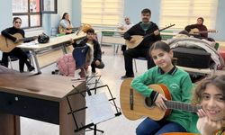 Edremit Kültür Sanat Merkezi’nde enstrüman kursları devam ediyor