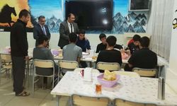 Edremit Milli Eğitim Müdürü Nurses, öğrencilerle sabah kahvaltısında buluştu