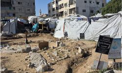 Gazze'de mezarlıkta yaşam!