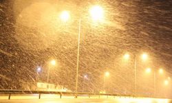 Van'da kar yağışı etkisini artırdı! Yarın okullar tatil mi?