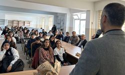 Van İl Müftüsü Şık, Şemsibey Ortaokulu’nda ‘Filistin Davası’nı anlattı