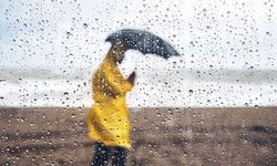 Van Son Dakika: Deprem Sonrası Vatandaşlar Yağmur Altında Çaresizce Bekliyor