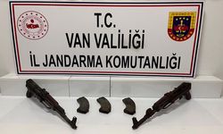 Başkale’de ruhsatsız silah operasyonu! Kalaşnikof tüfekler ele geçirildi