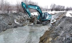 Gürpınar Akpınar Mahallesi’nde dere ıslahı çalışmaları sürüyor