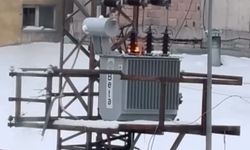 Van'da Rus Pazarı girişinde elektrik trafosu alev aldı