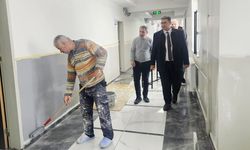 Müdür Nurses, okullarda yürütülen boya ve tadilat çalışmalarını inceledi