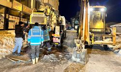 Muradiye’de ana kanalizasyon hattındaki tıkanıklık giderildi