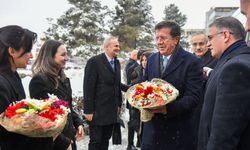 Nihat Zeybekci Van'da: Van Valiliği'ni ziyaret etti