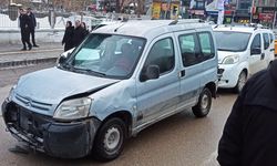 Van Beşyol’da zincirleme kaza! 3 araç hasar gördü