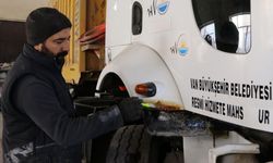 Van Büyükşehir, kendi araçlarını tamir ediyor