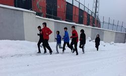 Van’da aylardır ücret almayan antrenör zorlu şartlarda sporcularını yetiştiriyor!