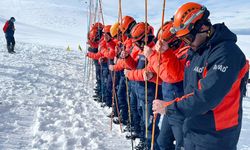 Van’da gerçeğini aratmayan çığ tatbikatı