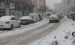 Van’da yoğun kar yağışı yeniden etkisini artırdı