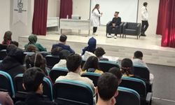 Edremit’te okullarda ‘bağımlılıkla mücadele’ tiyatro gösterisi