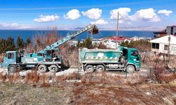 Edremit’te taşkın koruma çalışmaları sürüyor