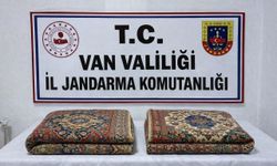 Son Dakika! Van'da 1.2 Milyon TL'lik Kaçak Halı Ele Geçirildi