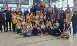 Van Gençlerbirliği 17 madalya ile yüzme il birinciliğine damga vurdu