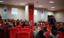 Van YYÜ’de gençlere kimlik uyarısı: Dijital dünyada Müslüman olmak
