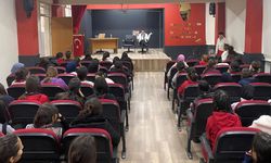 Van’da bağımlılıkla mücadele tiyatro gösterisi sahnelendi