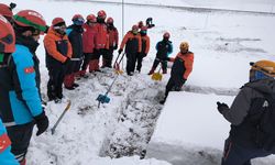 Van’da çığda arama kurtarma eğitimi tatbikatla tamamlandı