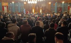 Van'da ilk teravih namazında camiler doldu!