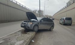 Van’da kontrolden çıkan araç refüje çıktı!