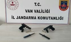 Van’da tabanca ve bıçak ile yakalanan şüpheli gözaltına alındı