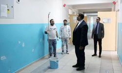 Gümüşdere İlkokulu’nda yürütülen tadilat çalışmaları incelendi