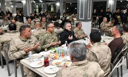 Van Valisi korucularıyla iftarda bir araya geldi