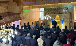 Van’da bayram coşkusu: Camiler bayram namazında dolup taştı