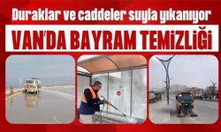 Van’da bayram temizliği: Duraklar ve caddeler suyla yıkanıyor