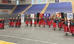 Van’da halk oyunları yarışmasında birincilik Büyükşehir’in