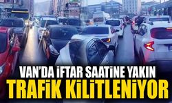 Van’da iftar saatine yakın trafik kilitleniyor
