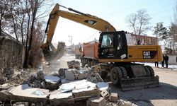Van’da kaçak yapılar tek tek yıkılıyor