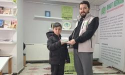 Van’da küçük Yasin, kumbarasını Gazze’ye bağışladı