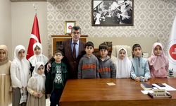 Van’da minik yürekler harçlıklarını Gazze’ye bağışladı