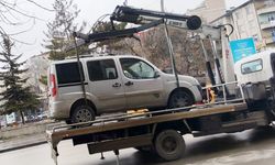 Van’da park yasağına uymayan araçlar çekildi