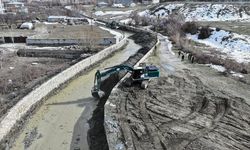 Van’da taşkın riskine karşı 30’a yakın iş makinesi sahada