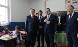 Bakan Yusuf Tekin Tuşba İnci Kefali İlkokulu’nu ziyaret etti