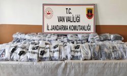 Başkale’de 400 bin TL’lik kaçak eşya ele geçirildi