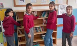 Edremit’te ‘bir kitap da benden olsun’ projesine destekler sürüyor