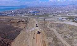 Edremit’te yol yapım çalışmaları sürüyor