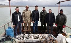 Kaymakam Gilan’dan Erçek Gölü’nde balıkçılara ziyaret